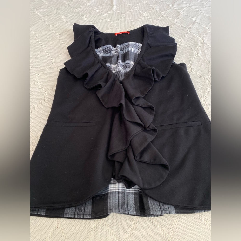 Alice + Olivia Black Ruffle-Trim Vest - Picture 4 of 8